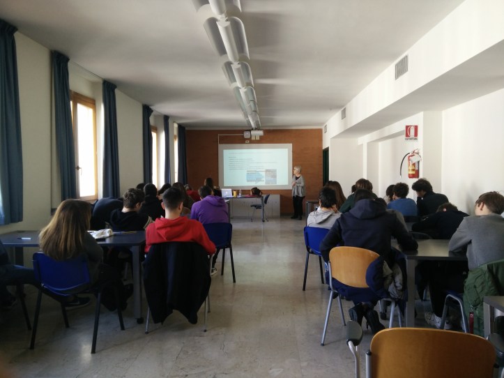 foto 1 lezione con la 3I al Dipartimento di Architettura dell'Università Federico II.jpg