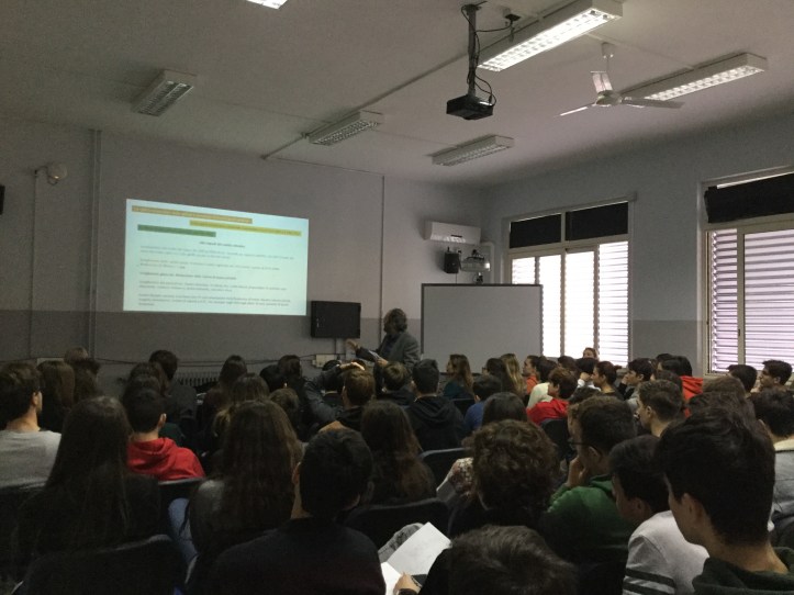 foto 2 Lezione sul Cambiamento Climatico di Marco Armiero (EHL) in Aula Magna con gli studenti del Mercalli.jpg